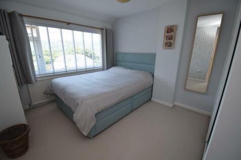 Bedroom 1.JPG