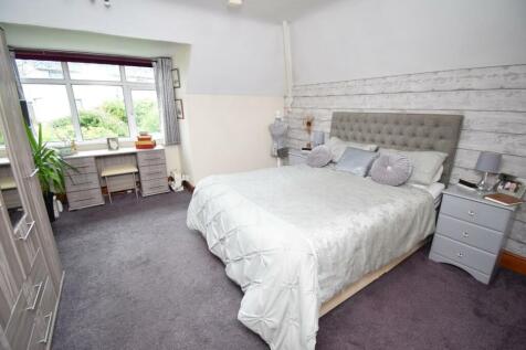 Bedroom 1 (2).JPG