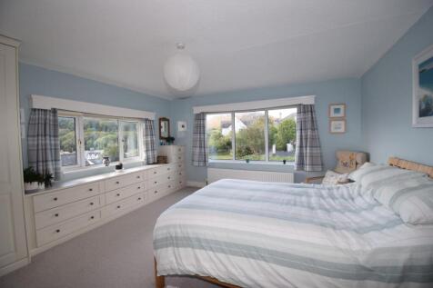Bedroom 1 (1).JPG