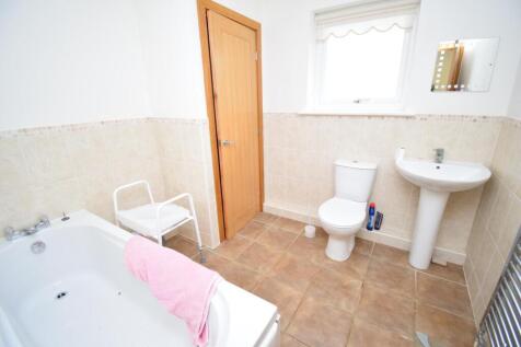 Bathroom.JPG