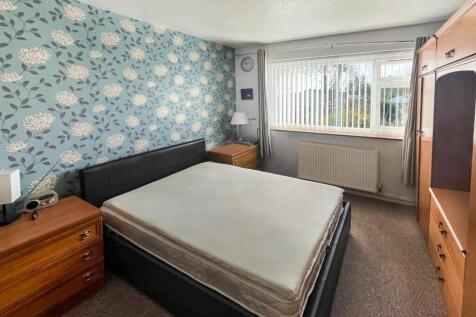 Bedroom 1.jpg