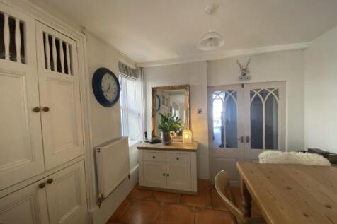 Kitchen2.jpg