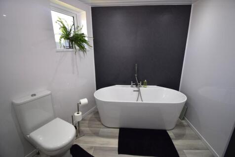 Bathroom 3.JPG