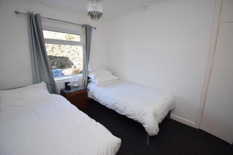Bedroom 2.JPG
