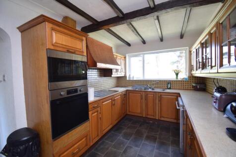 Kitchen 2.JPG