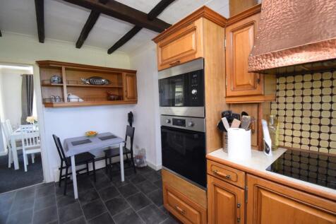 Kitchen 3.JPG