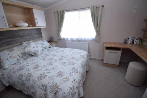 Bedroom 1 (3).JPG