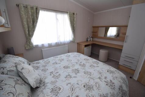 Bedroom 1 (1).JPG