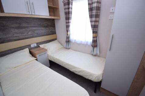 Bedroom 2.JPG