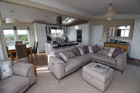 Living Room Area (3).JPG