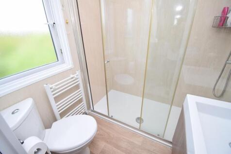 Master En-Suite.JPG