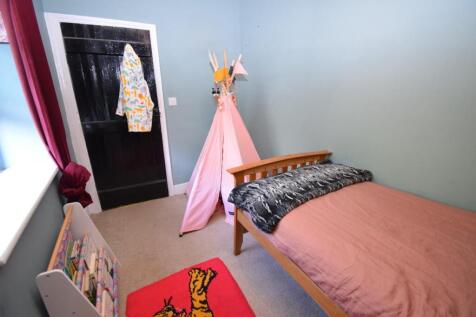 Bedroom 2.JPG