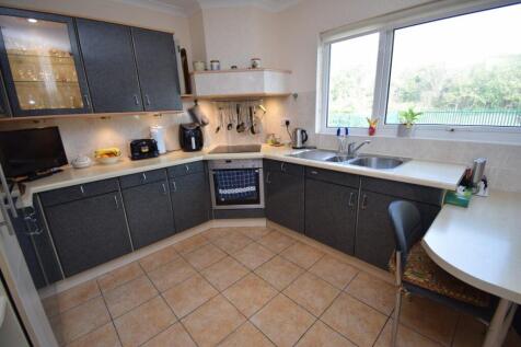 Kitchen (2).JPG