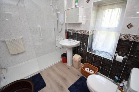 Bathroom.JPG