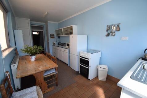 Kitchen (1).JPG