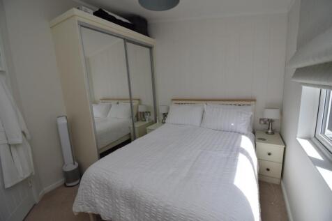 Bedroom 1 (1).JPG