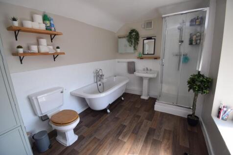 Bathroom.JPG