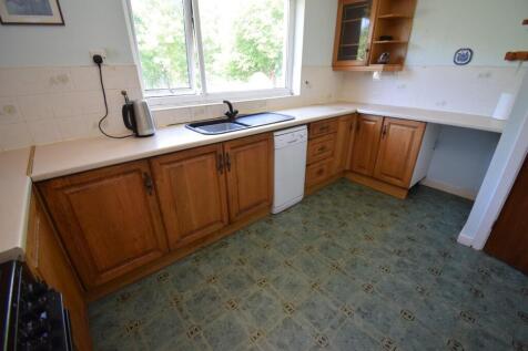 Kitchen (1).JPG