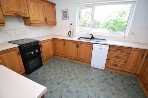 Kitchen (2).JPG