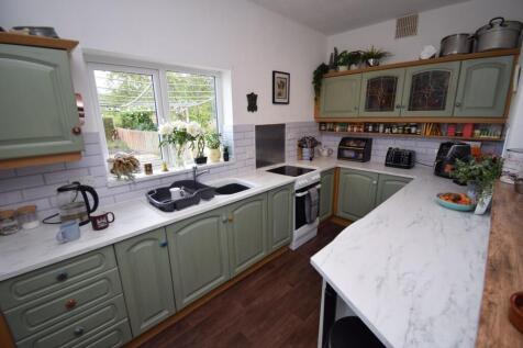Kitchen (2).JPG