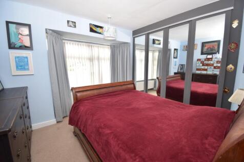 Bedroom 1.JPG