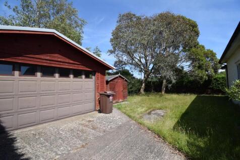 Garage &amp; Rear Garden.JPG