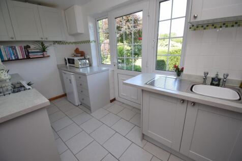 Kitchen (2).JPG
