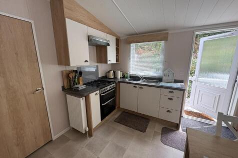 Kitchen Dining (2).JPEG
