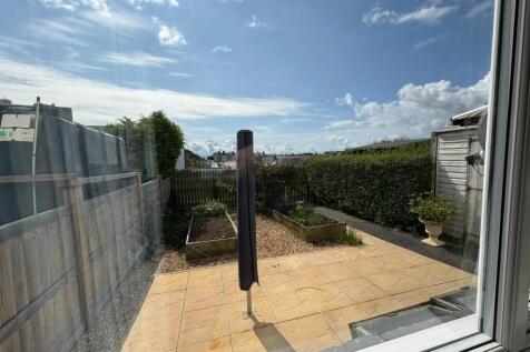 Garden view from Lounge.JPEG