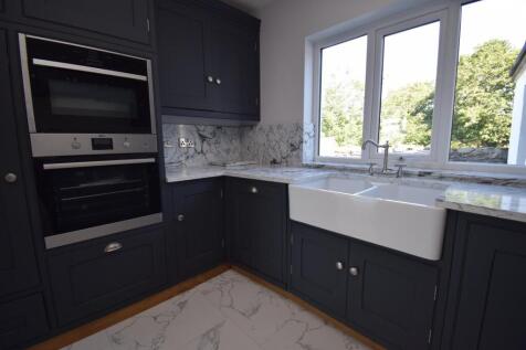 Kitchen (1).JPG