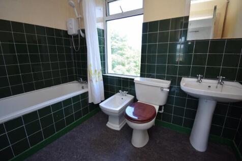 Bed 1 En-Suite.JPG