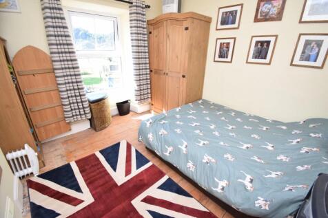 Bedroom 2.JPG