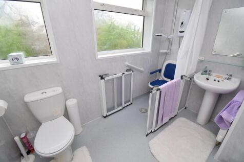 Bathroom.JPG