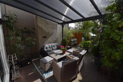 Covered Patio (1).JPG