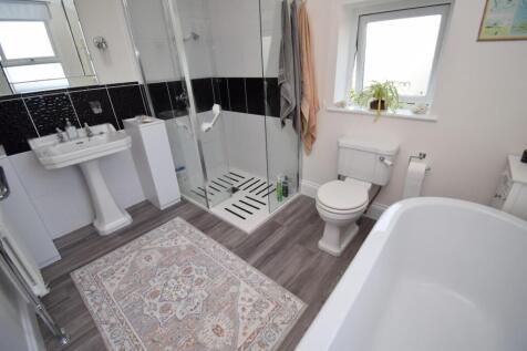 Bathroom.JPG