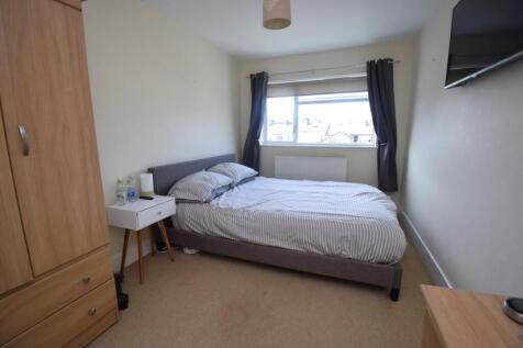 Bedroom 1 (1).JPG