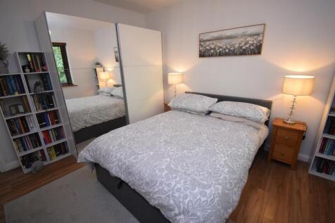 Bedroom 1 (1).JPG