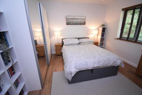 Bedroom 1 (2).JPG