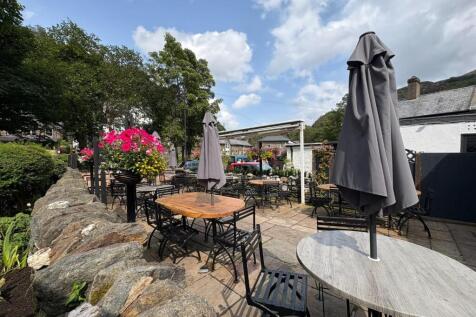 Outside Seating Area (3).JPEG