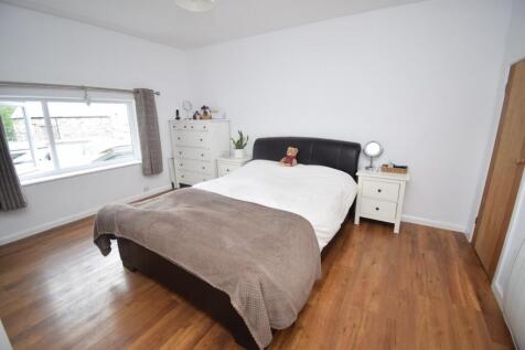 Bedroom 1.JPG