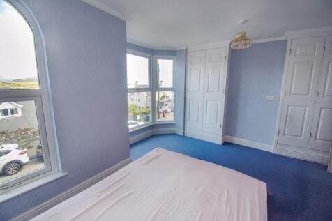 Bedroom 1.jpg