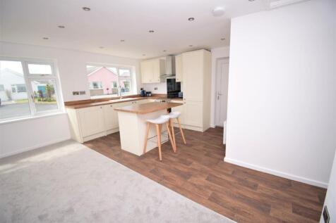 Kitchen2.jpg