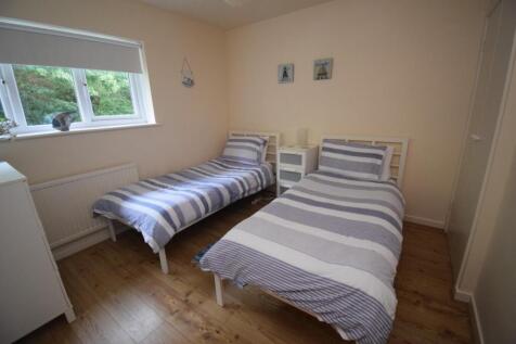 Bedroom 2.JPG