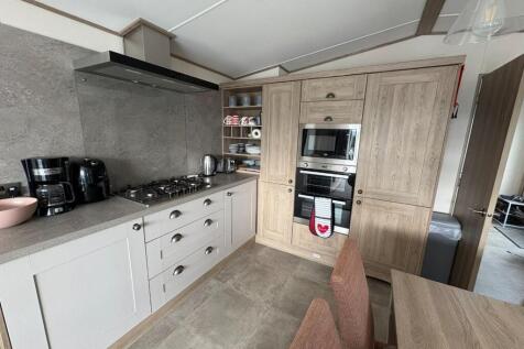 Kitchen (2).JPEG