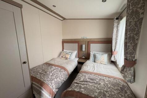 Bedroom 2.JPEG