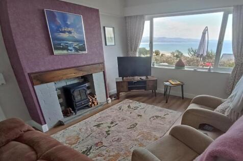 GF Living Room (V2).JPG