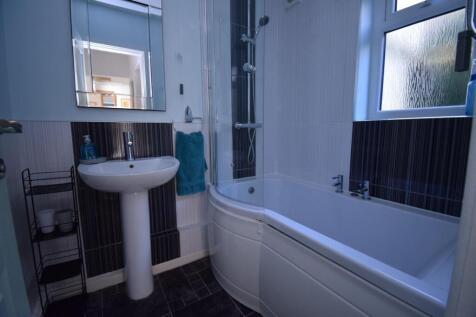 GF Flat Bathroom.JPG