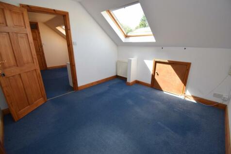 Through Room - Bed 6.JPG