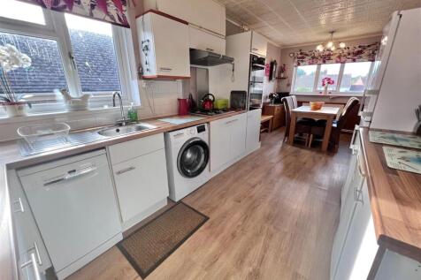 Kitchen 3.jpg