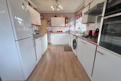 Kitchen 2.jpg